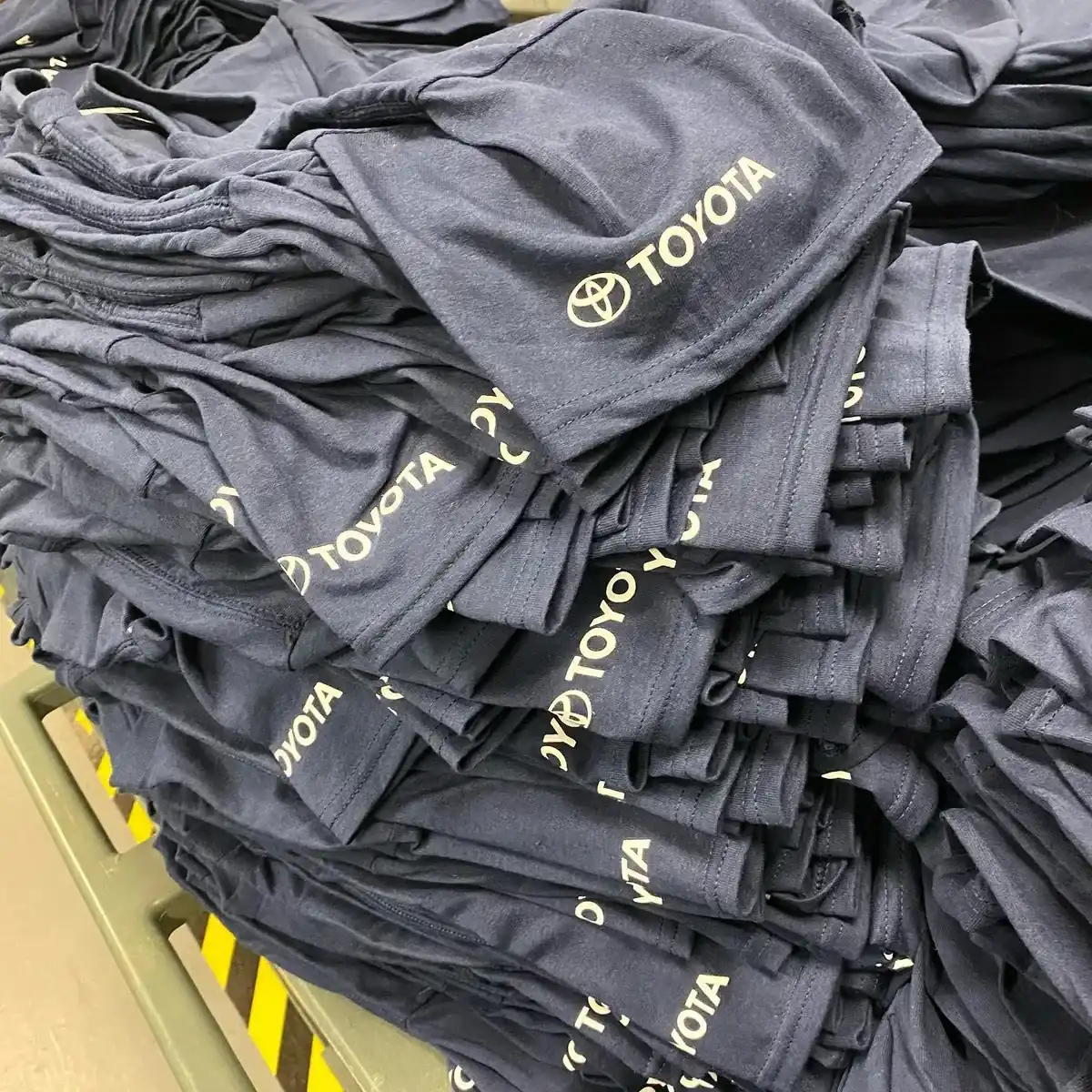 Bulk branded company t-shirts — custom tee printing Hampshire